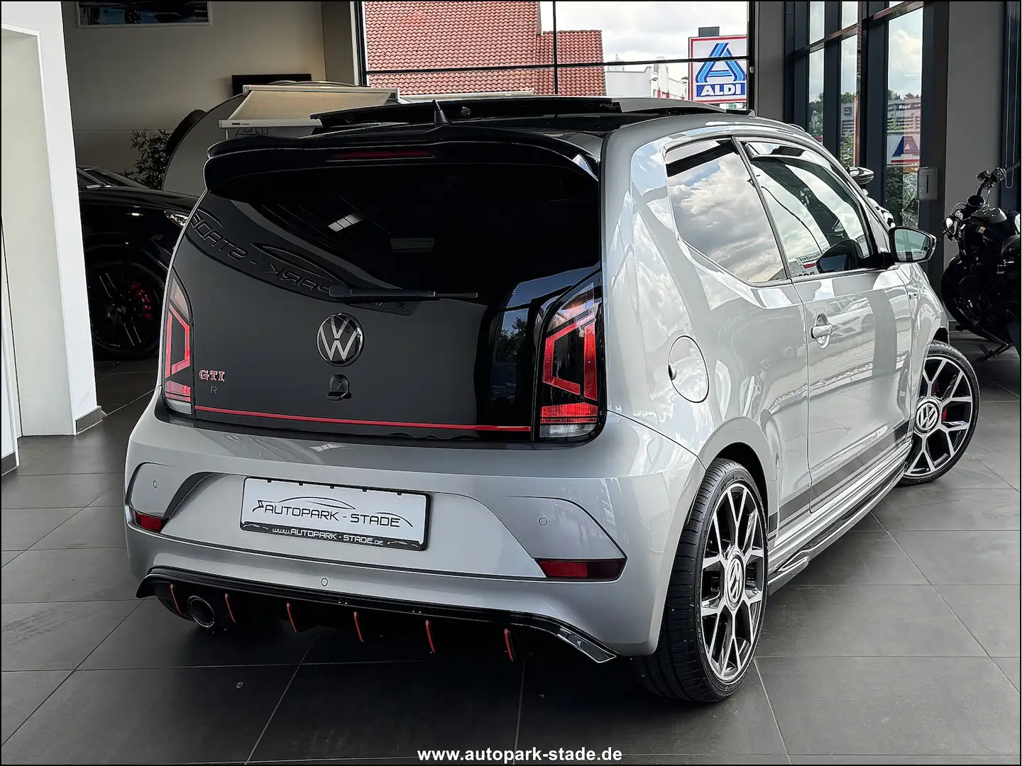 Volkswagen up! GTI Pano LED Tempomat Sitzhzg Assis Grijs - 2