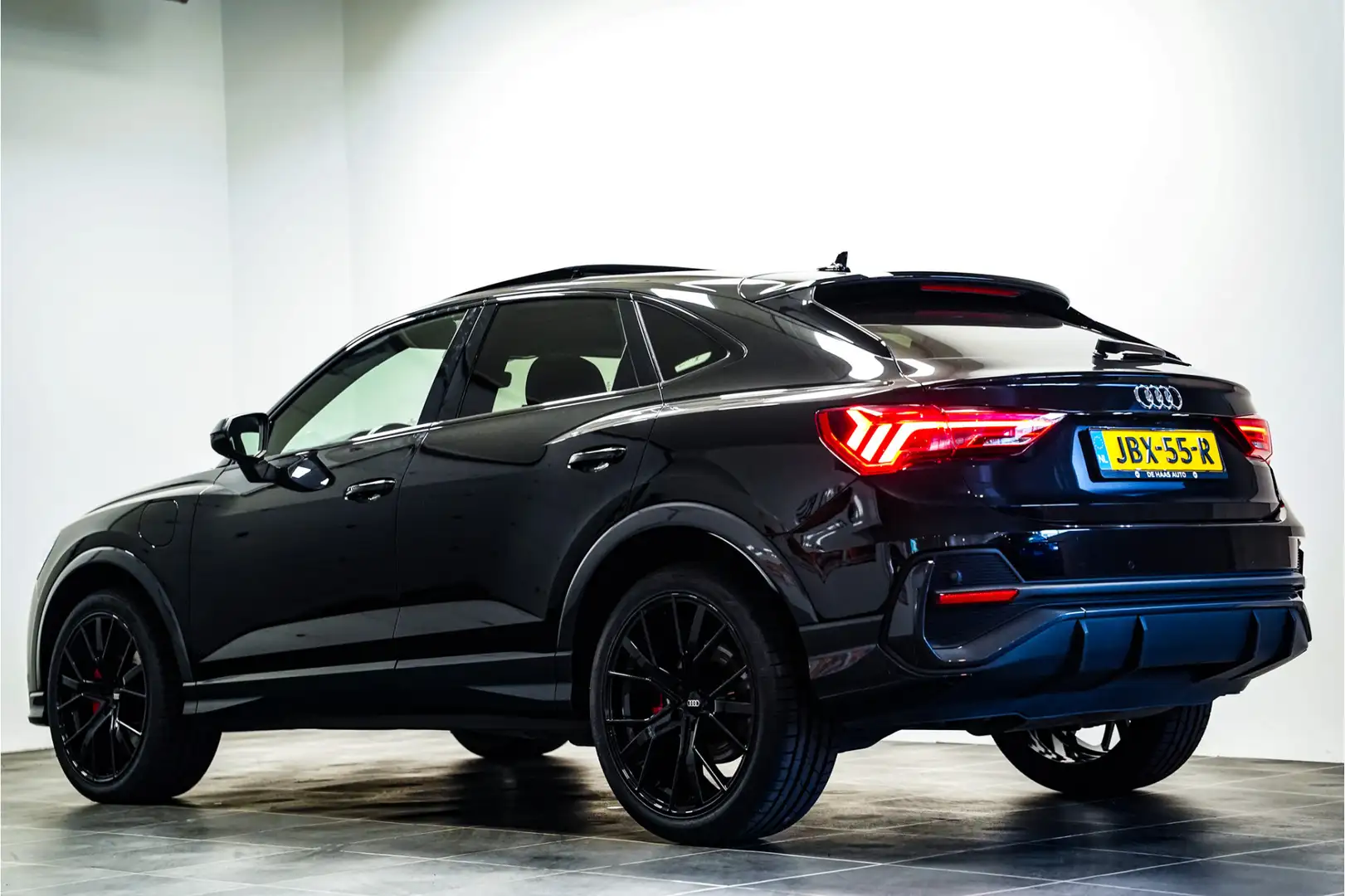 Audi Q3 Sportback 45 TFSI e S-Line|Pano dak|Zwart optiek|M Zwart - 2