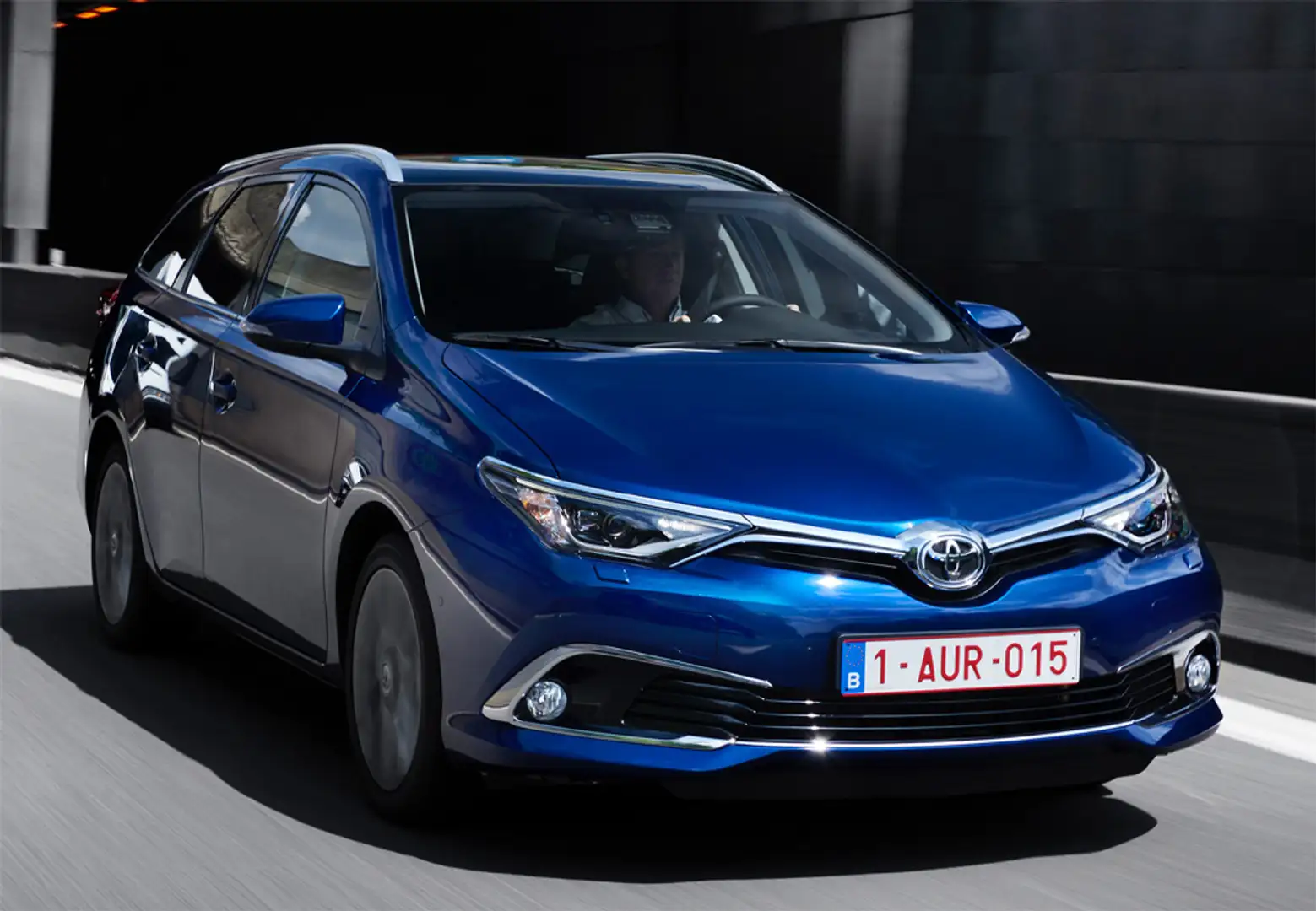 Toyota Auris Touring Sports hybrid 140H Active Blanco - 1
