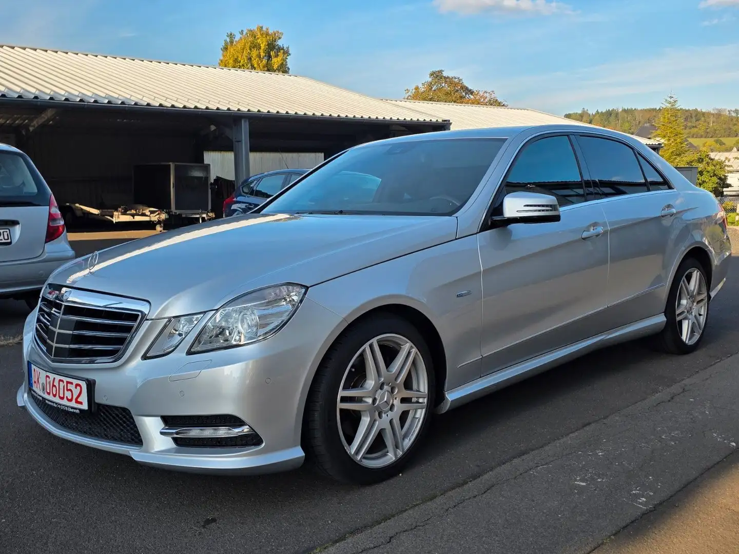 Mercedes-Benz E 200 CGI AMG Line Avantgarde Aut/ACC/Scheckheft Zilver - 1