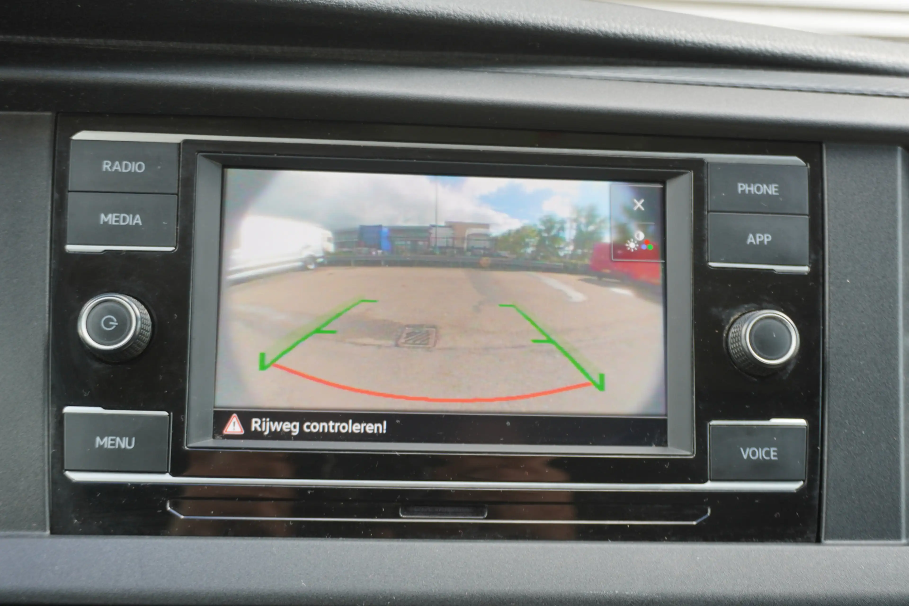 Volkswagen Transporter L2H1 110pk L2H1 Camera Apple Carplay Airco Cruise — photo 2