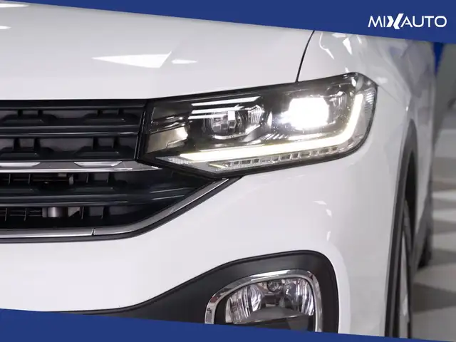 Volkswagen T-Cross view 9