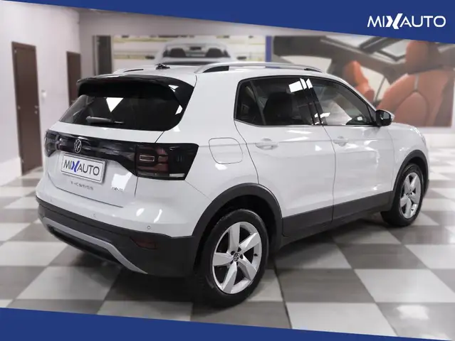 Volkswagen T-Cross view 5