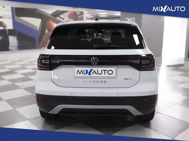 Volkswagen T-Cross view 4