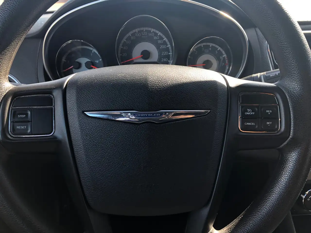 Chrysler 200 снимка Chrysler 200