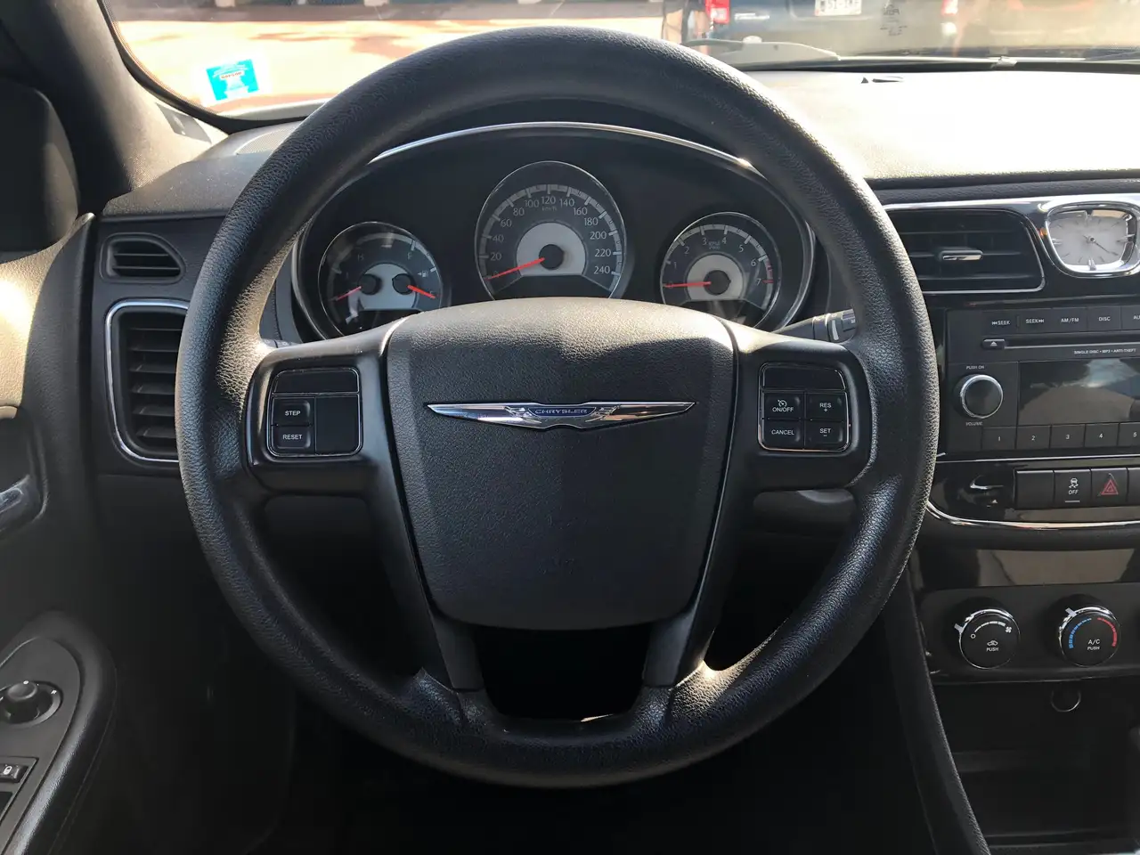 Chrysler 200 снимка Chrysler 200