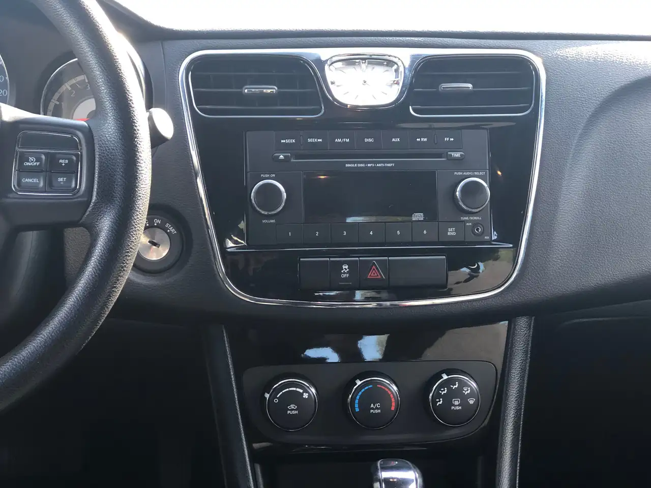 Chrysler 200 снимка Chrysler 200