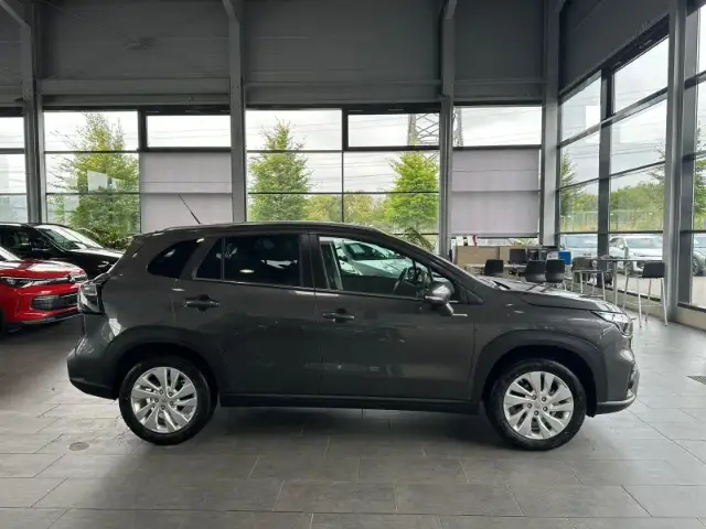 Suzuki SX4 S-Cross view 4