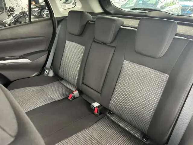 Suzuki SX4 S-Cross view 13