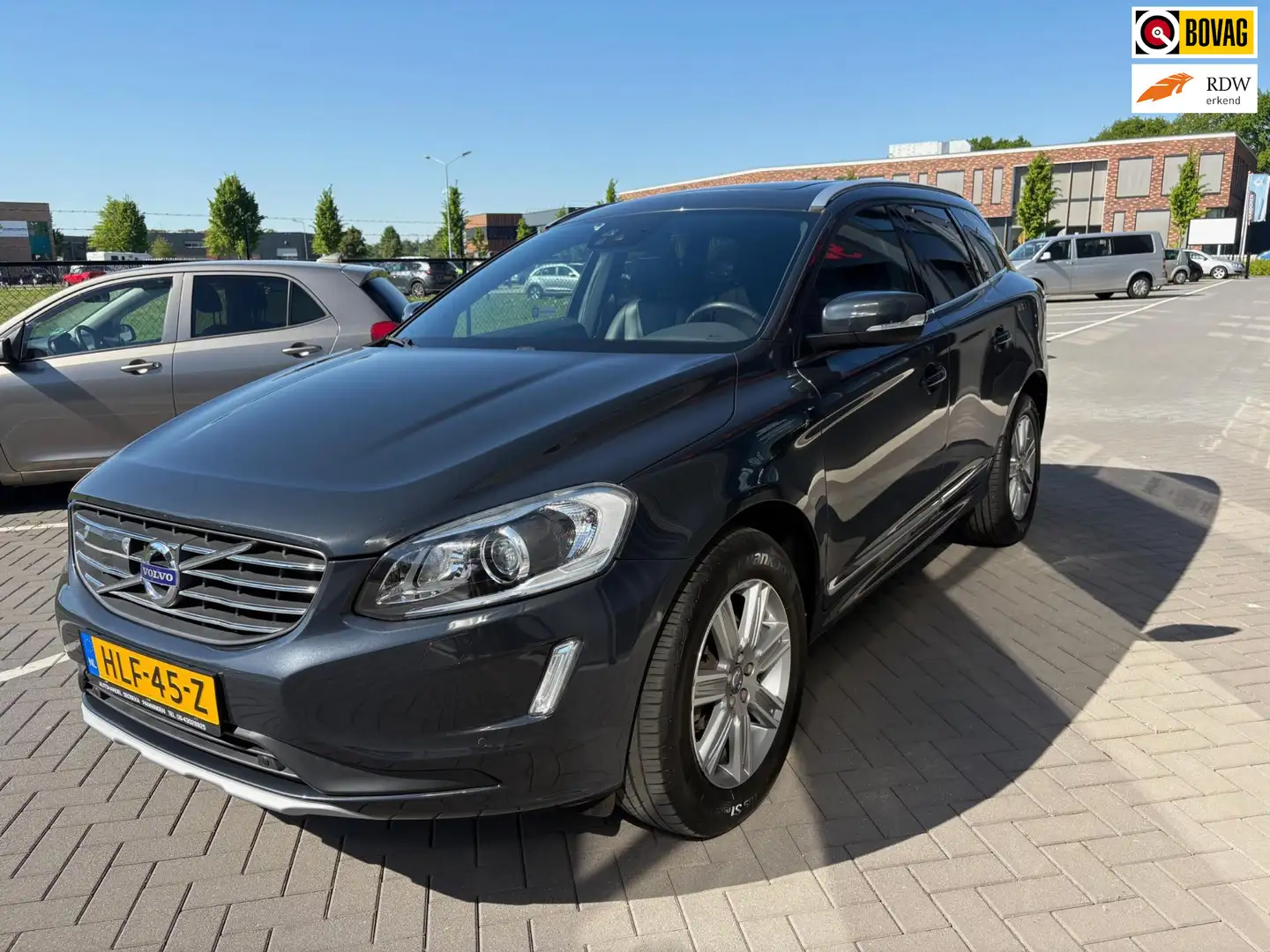 Volvo XC60 2.4 D4 Polar+ AWD schuifdak leder camera trekhaak Grigio - 1