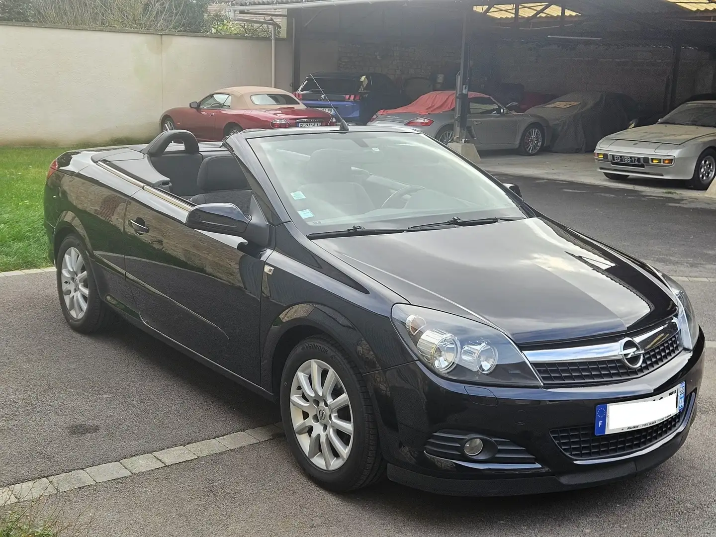 Opel Astra Astra Twintop 1.9 CDTI Cosmo EmbrayageDistribution Noir - 2
