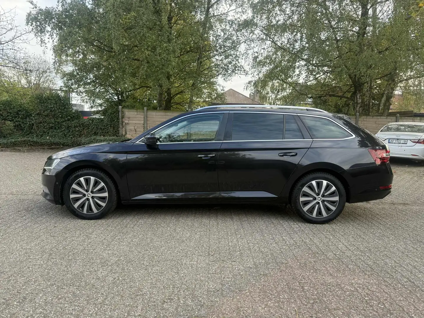 Skoda Superb Superb Combi 2.0 TDI Style Premium Zwart - 2