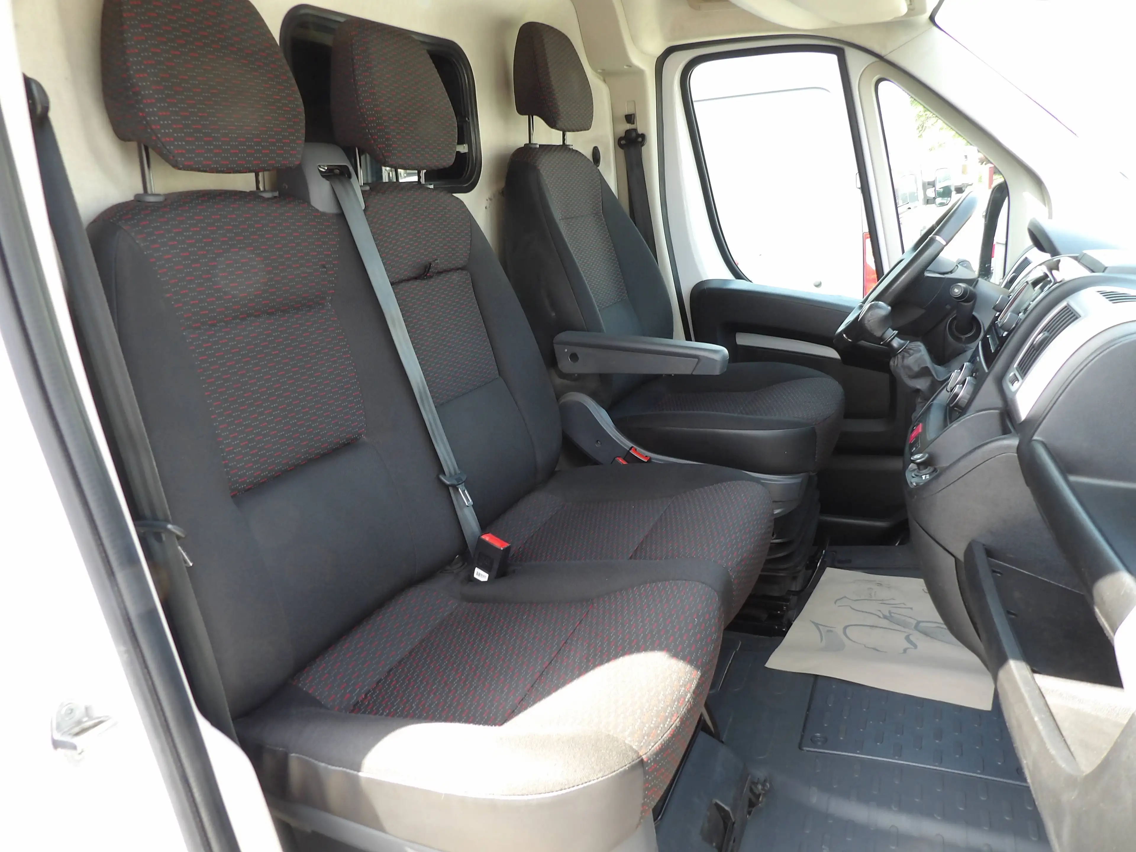 Peugeot Boxer 2.2 BlueHDi L3H2 Asphalt S/S (EU6if) — photo 13