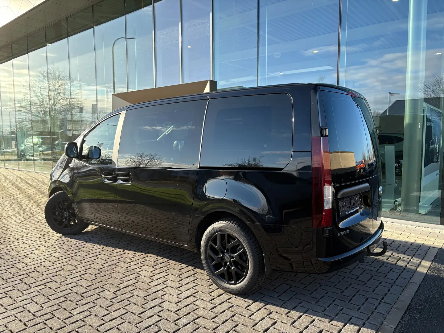 Hyundai STARIA 2.2 CRDi Techno 6-zit Aut Noir - 2