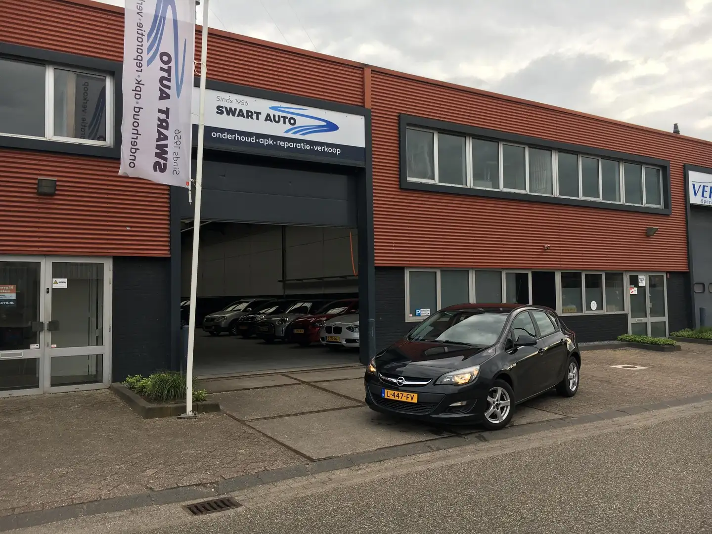 Opel Astra 1.4 Selection 5 Deurs HB | Airco | Centrale portie Zwart - 2