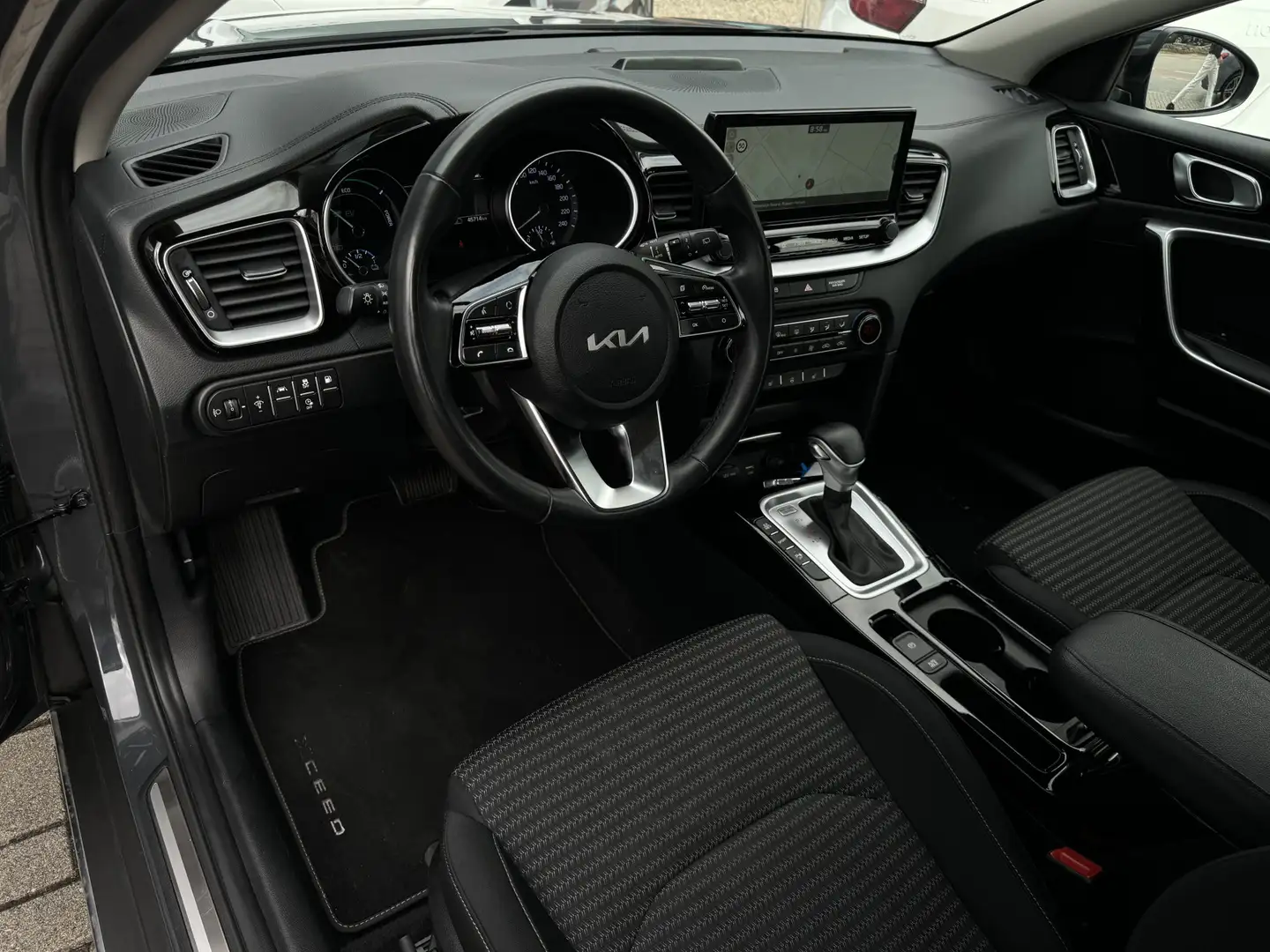 Kia XCeed 1.6 GDi PHEV DynamicPlusLine Grijs - 2