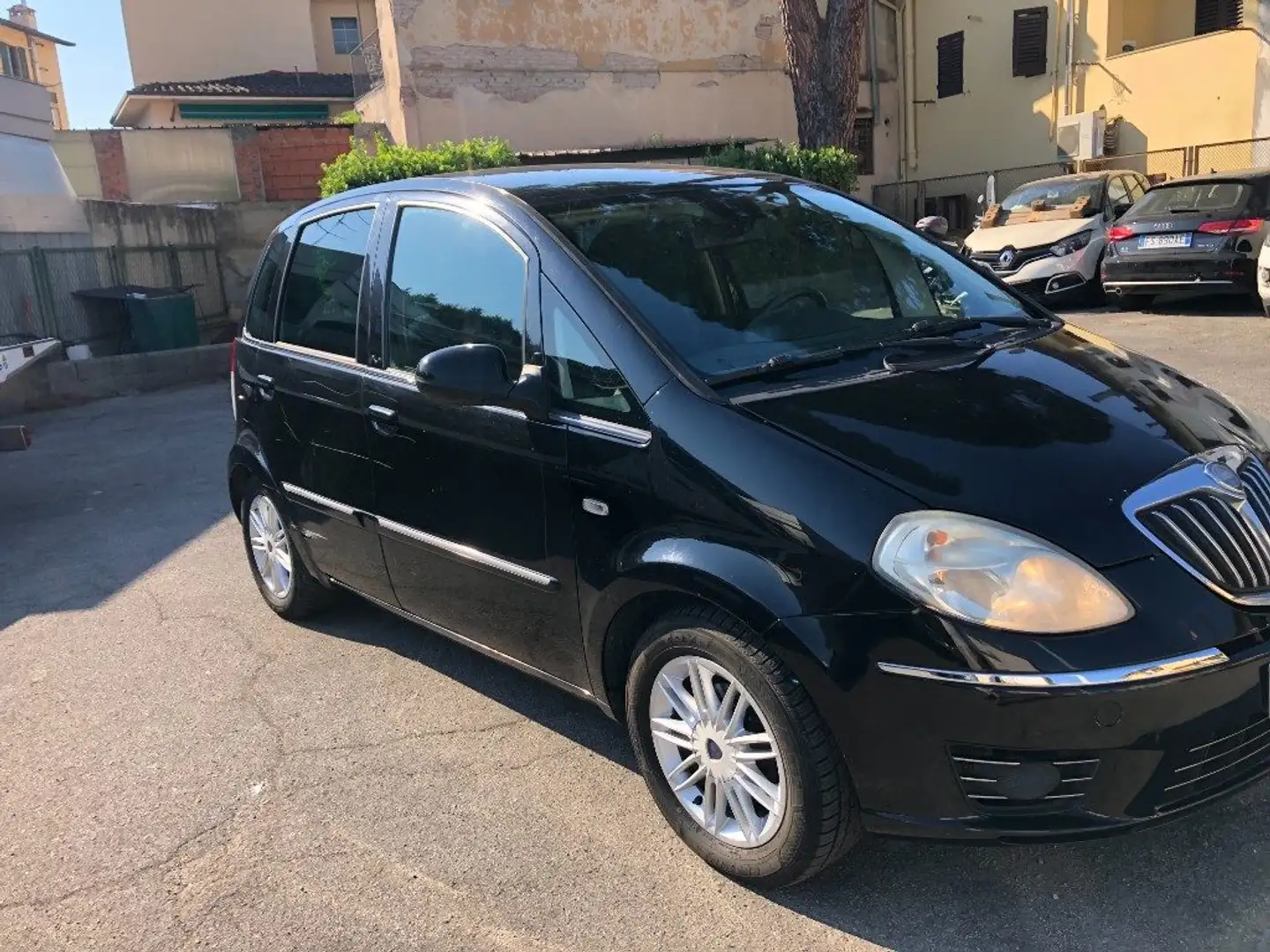 Lancia MUSA 1.4 16V EURO 5 Oro Plus Zwart - 2