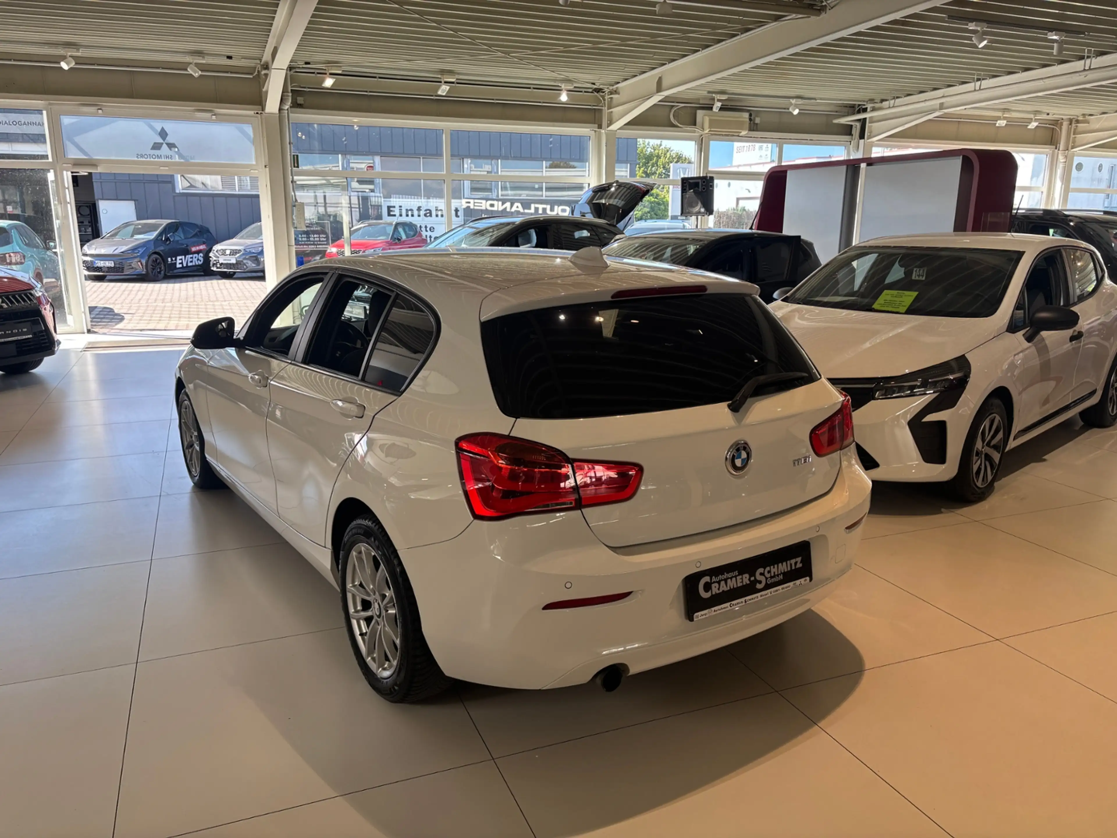 BMW 1er M Coupé Limousine 5-trg. 118 i Advantage — photo 7