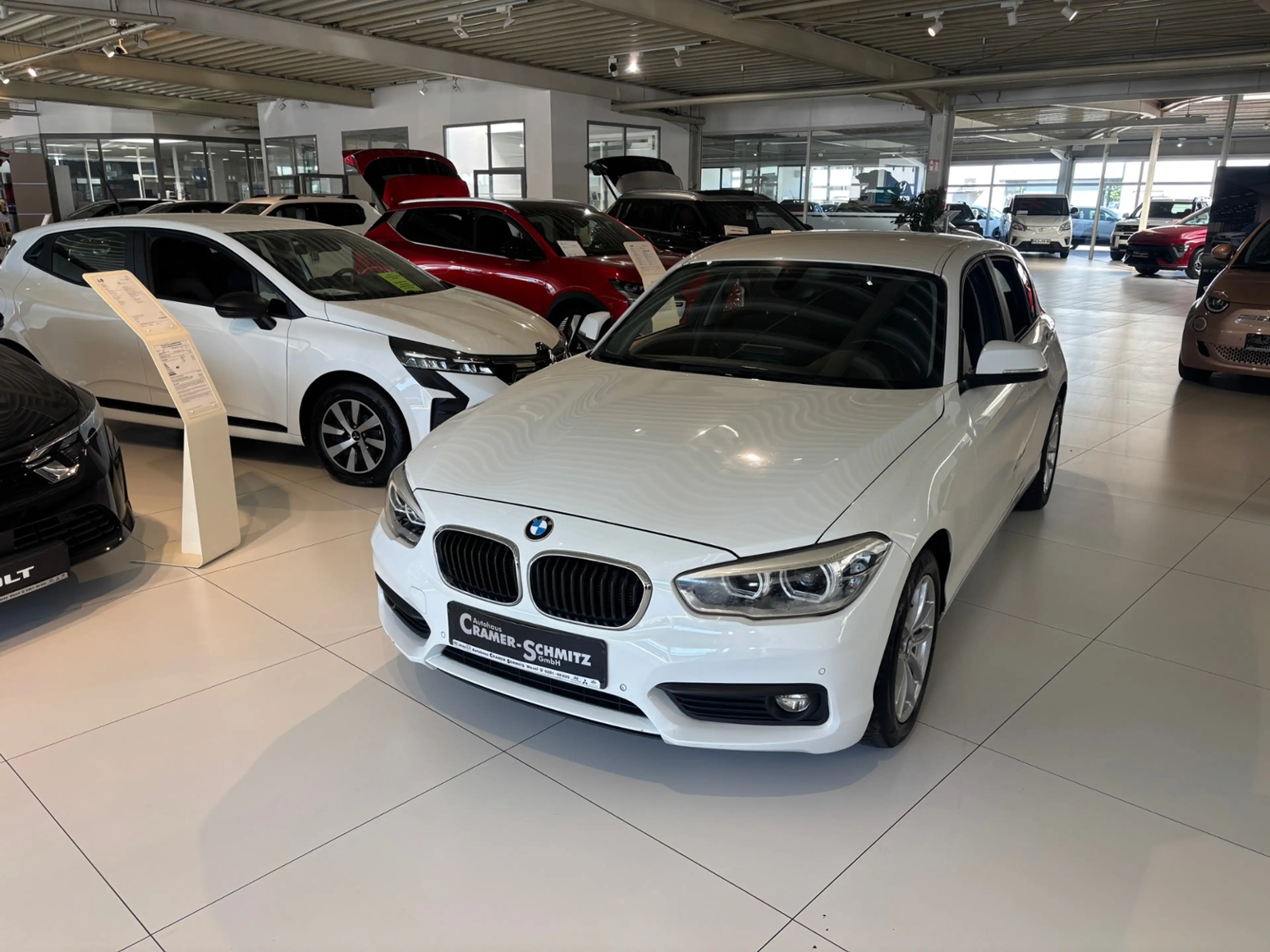 BMW 1er M Coupé Limousine 5-trg. 118 i Advantage — photo 2