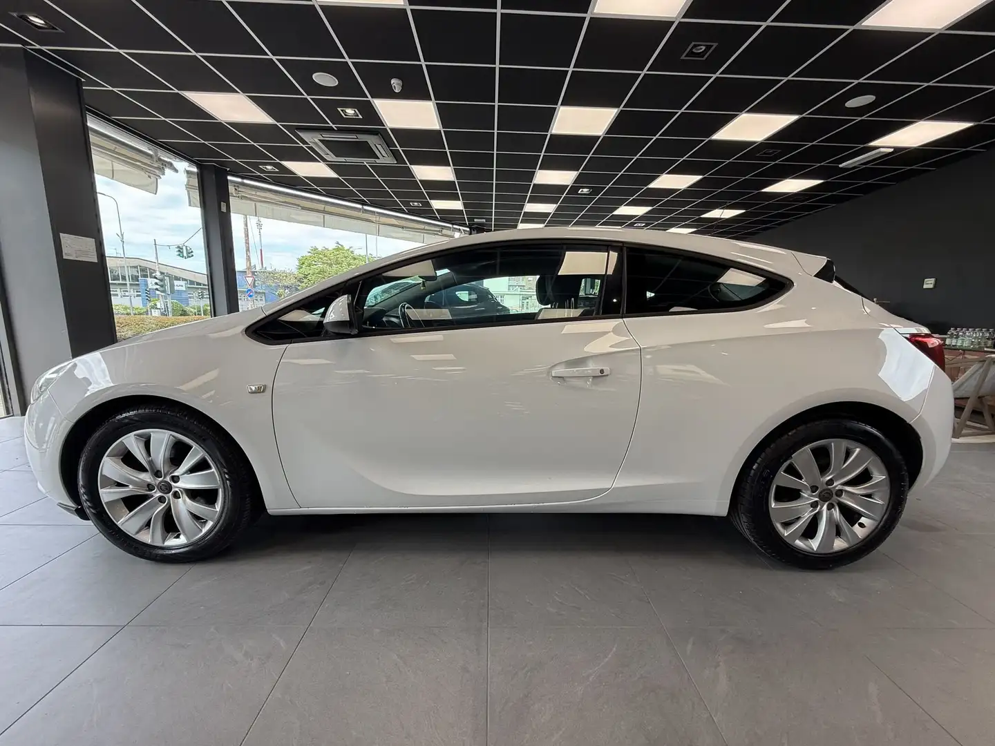 Opel Astra Astra GTC 1.7 CDTI 110CV Cosmo *UNICOPROP* Wit - 2