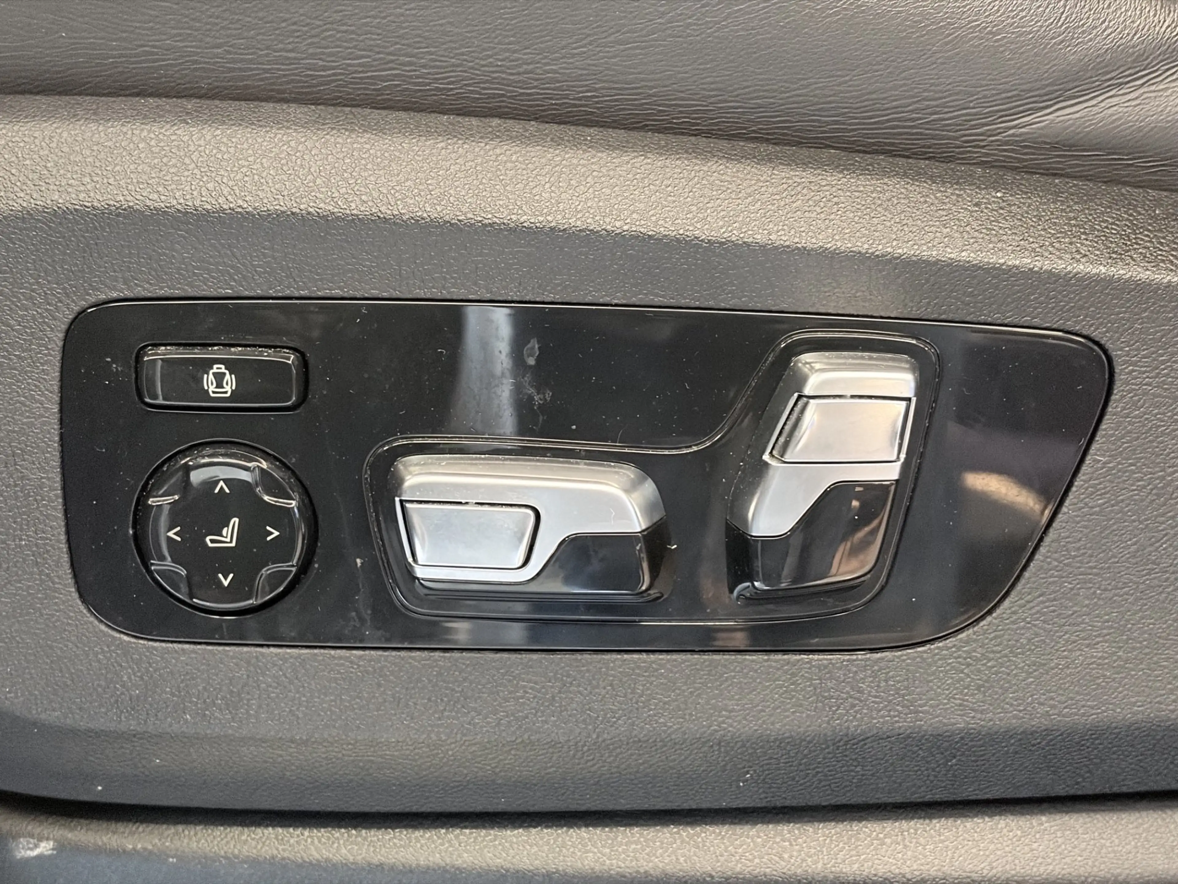 BMW X5 xDrive50e — photo 14
