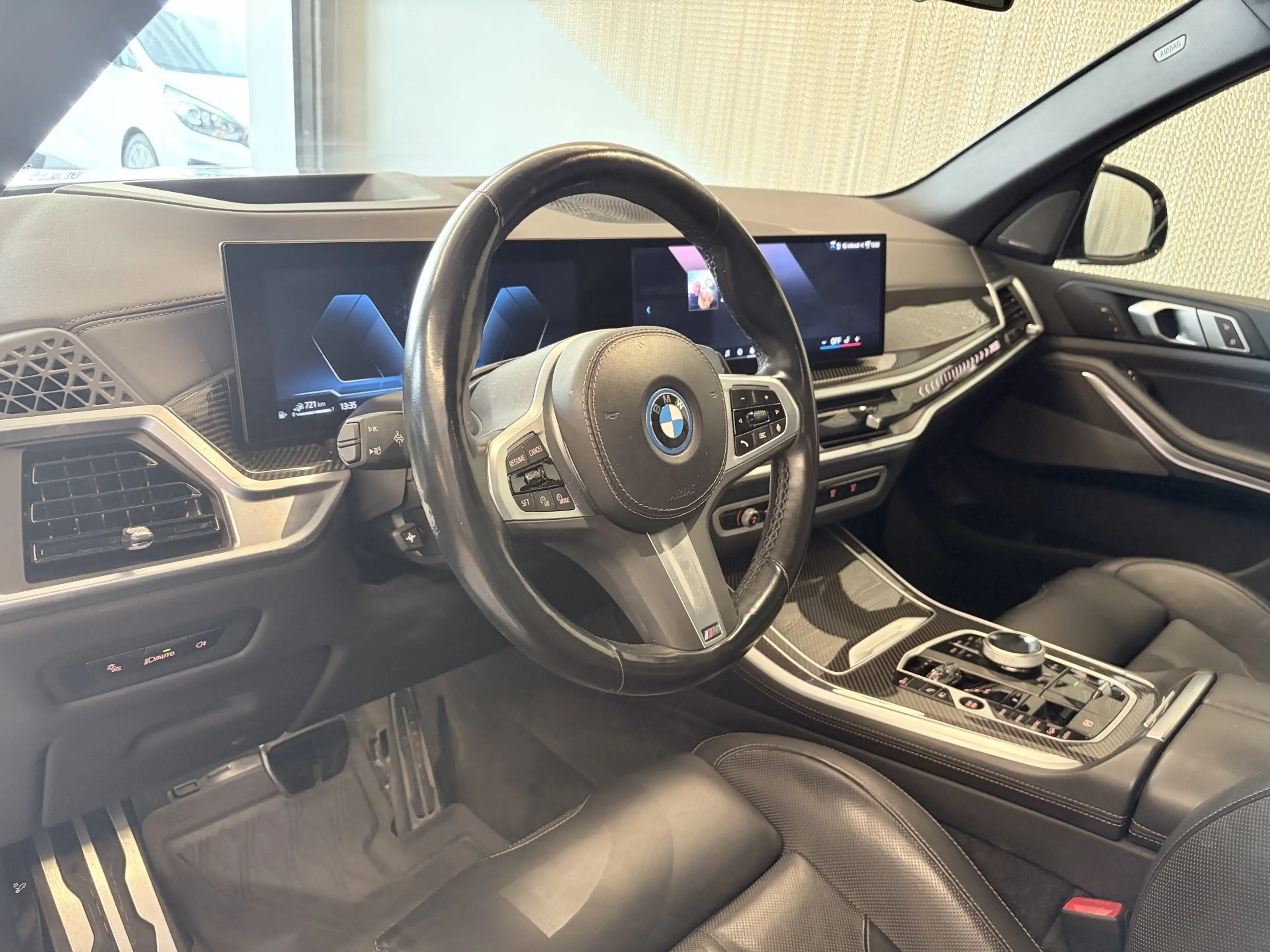 BMW X5 xDrive50e — photo 9