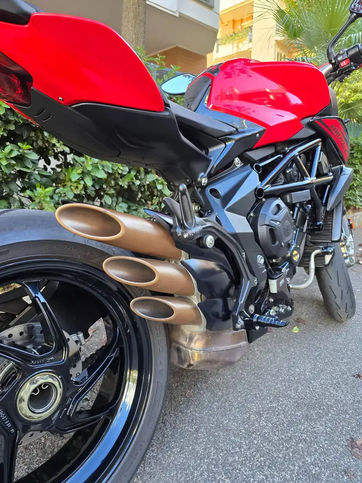 MV Agusta Brutale 800