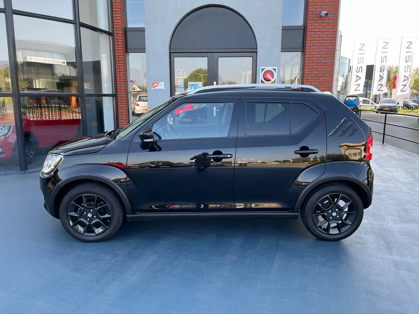 Suzuki Ignis 1.2 Stijl AUTOMAAT AIRCO NAVI LMV Zwart - 2