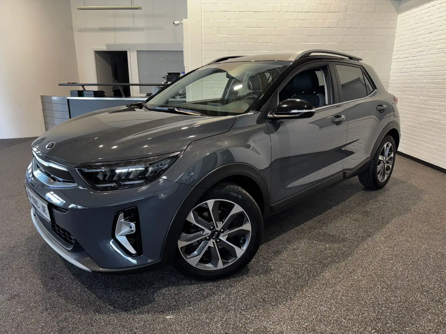Kia Stonic Spirit NAVI+CAM KLIMAAUTO SITZH. PDC WR Grau - 2
