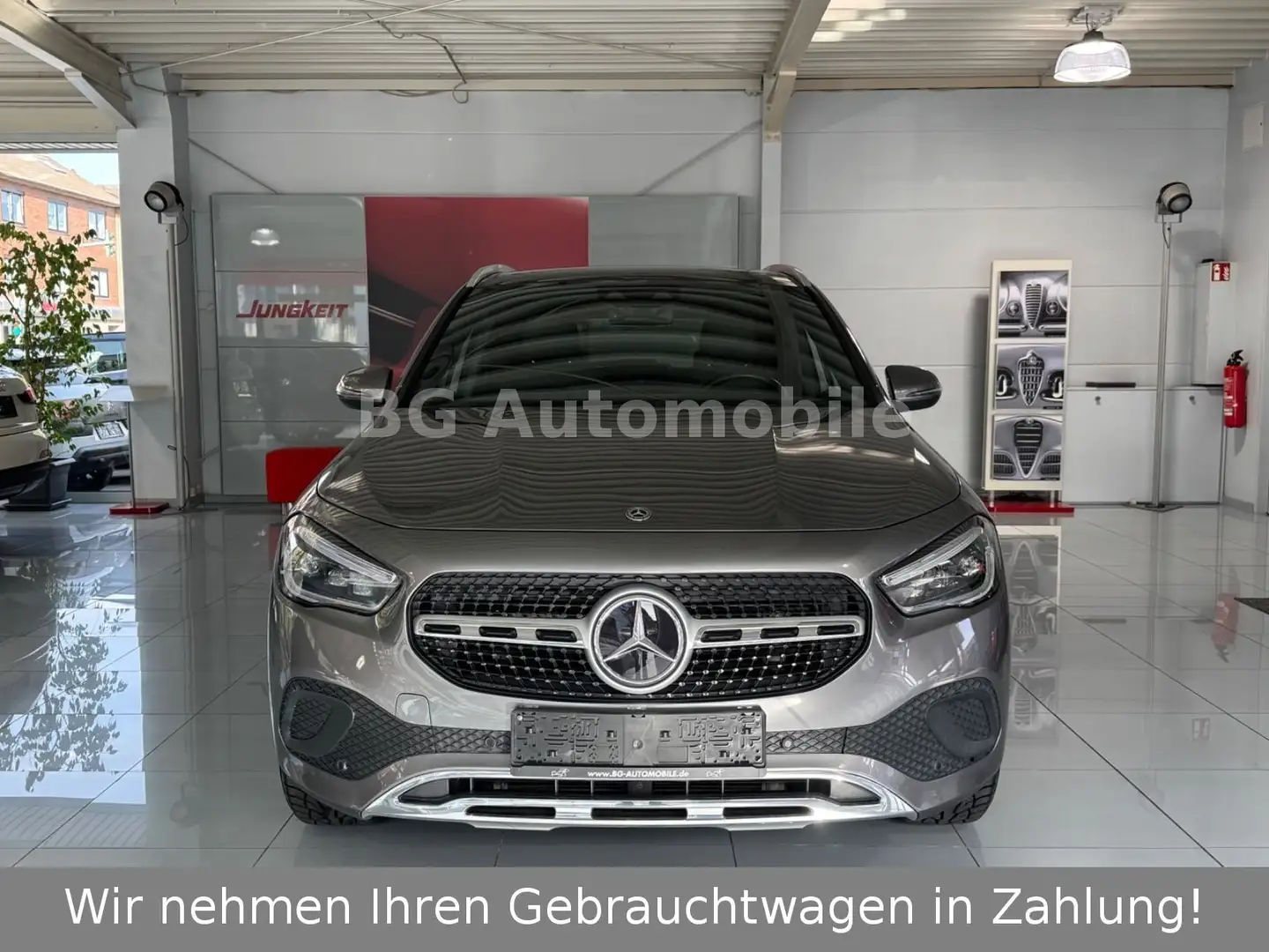 Mercedes-Benz GLA 200 *Panorama*Automatik*Ambiente*Leder* Grau - 2