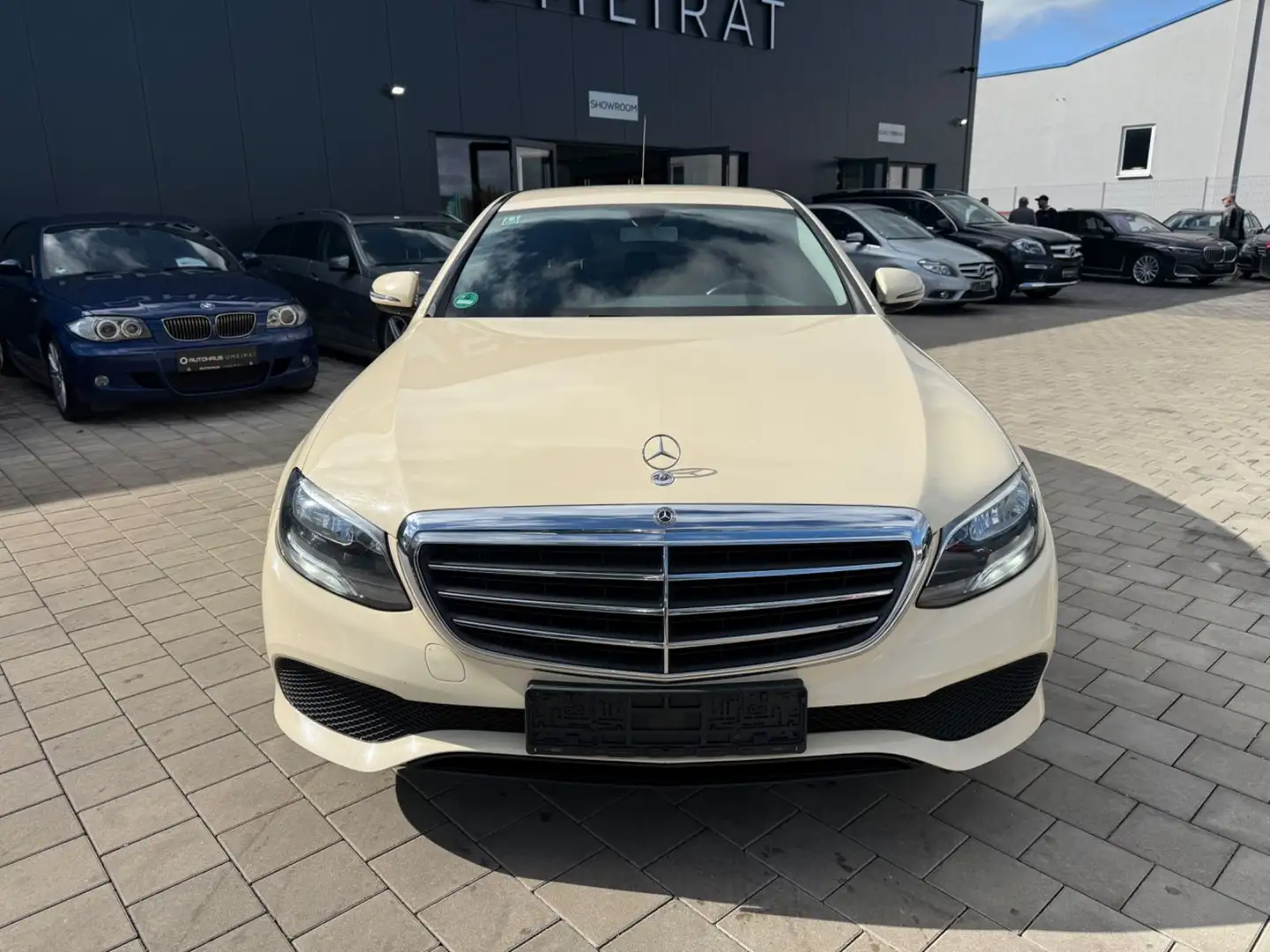 Mercedes-Benz E 200 D Lim. 2-Hand/Klimaauto/Leder/SHZ Gelb - 2