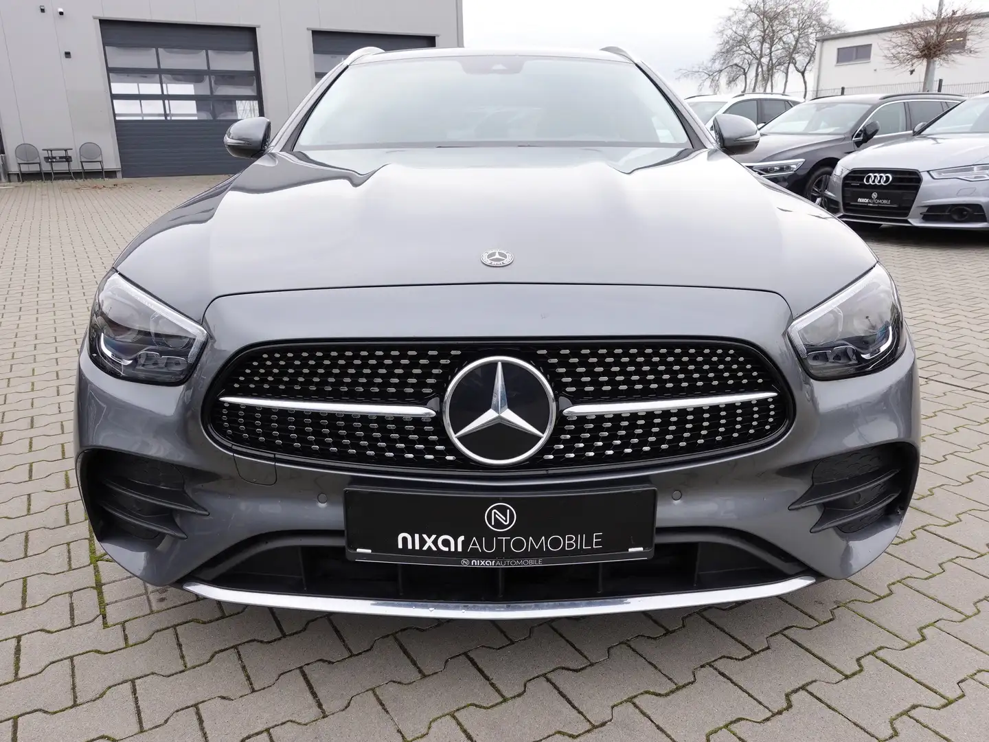 Mercedes-Benz E 220 d T 4Matic AMG Automatik/Facelift Gris - 2