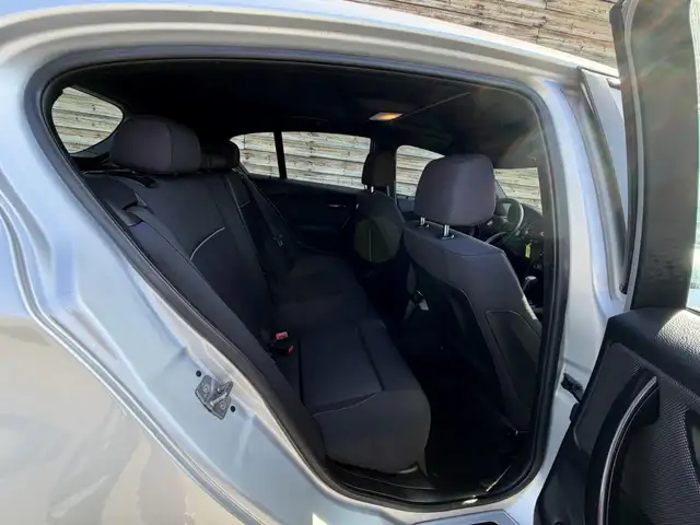 BMW 1 Series view 11
