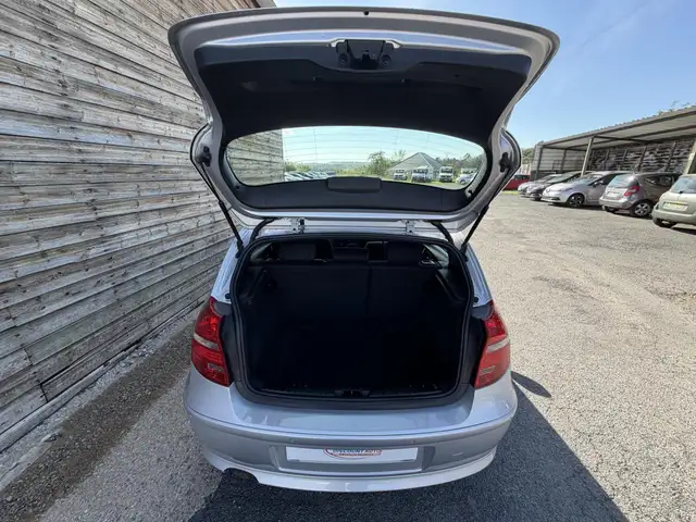 BMW 1 Series view 5