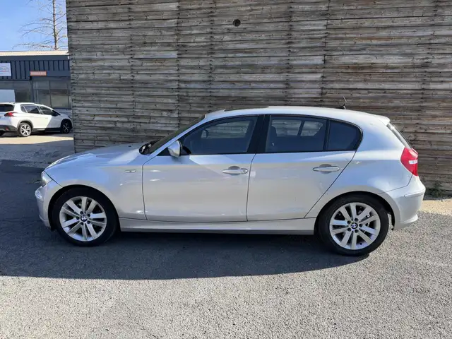 BMW 1 Series view 2