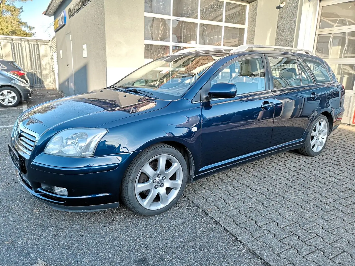 Toyota Avensis 2.0 Executive Lückenlos ToyotaScheckheft Синій - 1