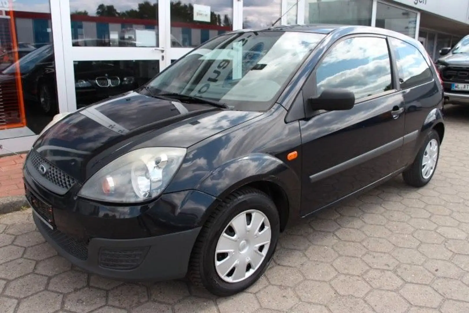 Ford Fiesta 1,3 44 kW Ambiente Blauw - 2
