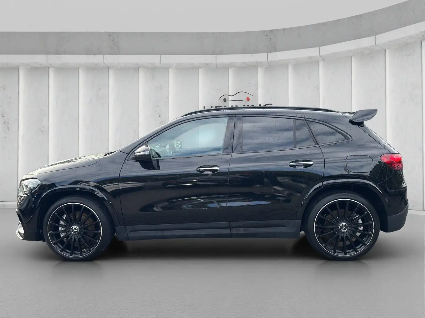 Mercedes-Benz GLA 35 AMG 4M AERO Premium Panorama Burm Totw 21 Schwarz - 2