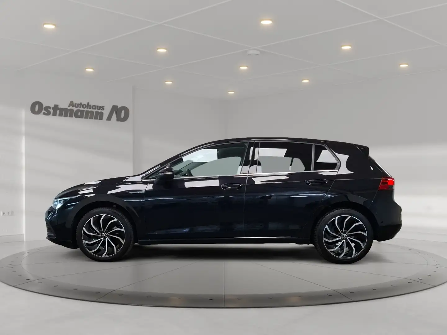 Volkswagen Golf VIII 1.5 eTSI Style Navi Massage RFK LM ACC Schwarz - 2