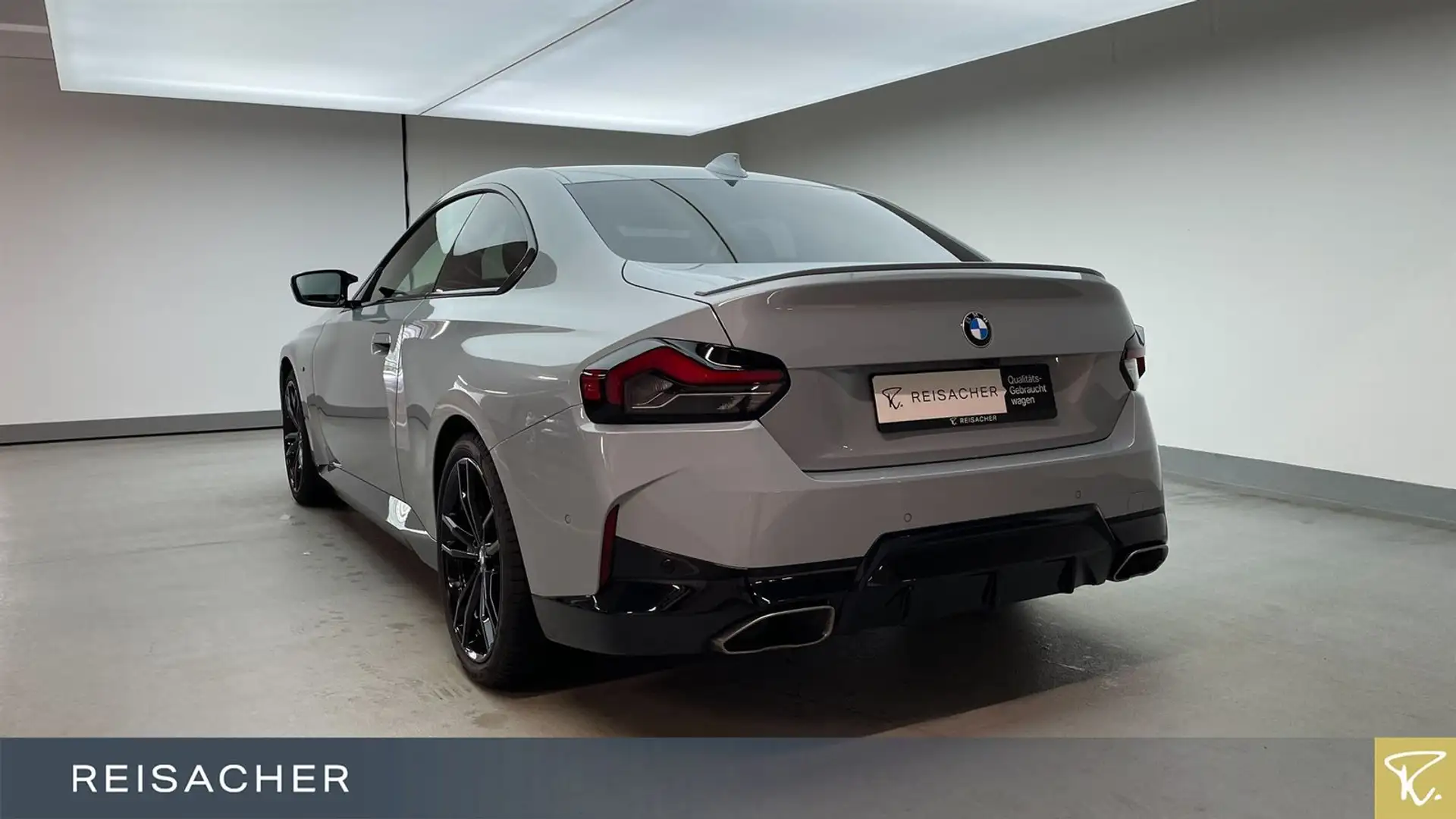 BMW 240 A xDrive Coupé Grau - 2