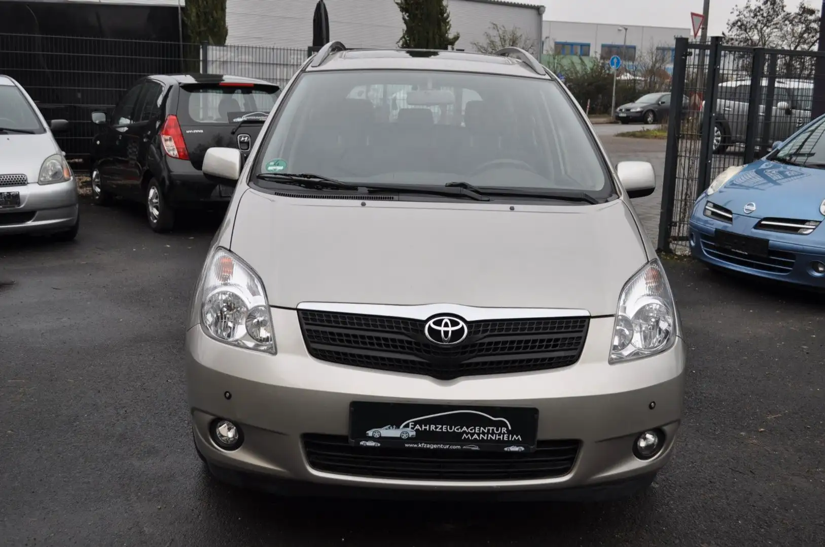 Toyota Corolla Verso 1.8 Sol *Automatic-AHK-Panorama* Gris - 2