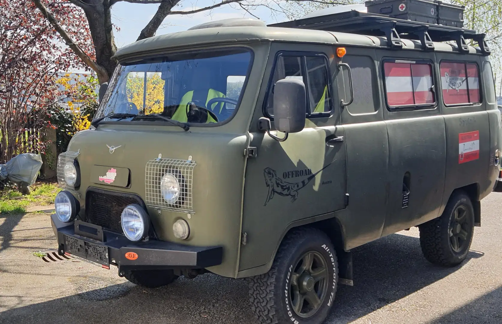 UAZ Buchanka 452 Grün - 1