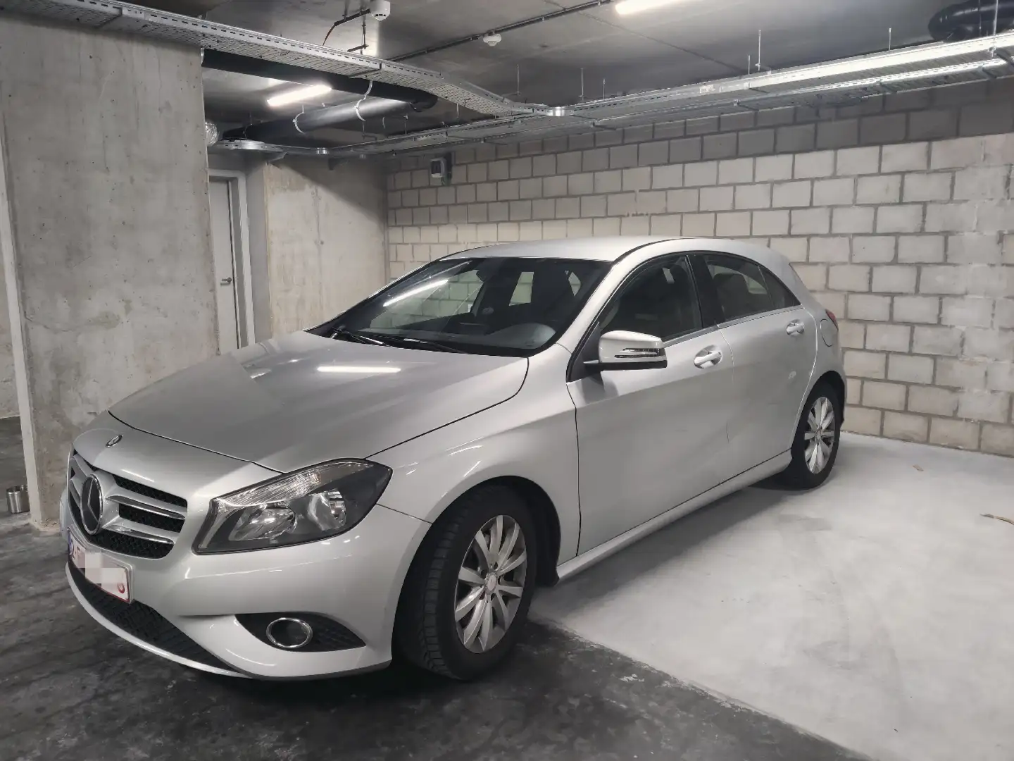 Mercedes-Benz 180 Stříbrná - 1