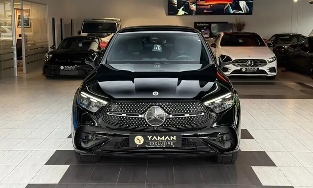 Mercedes-Benz GLC view 3
