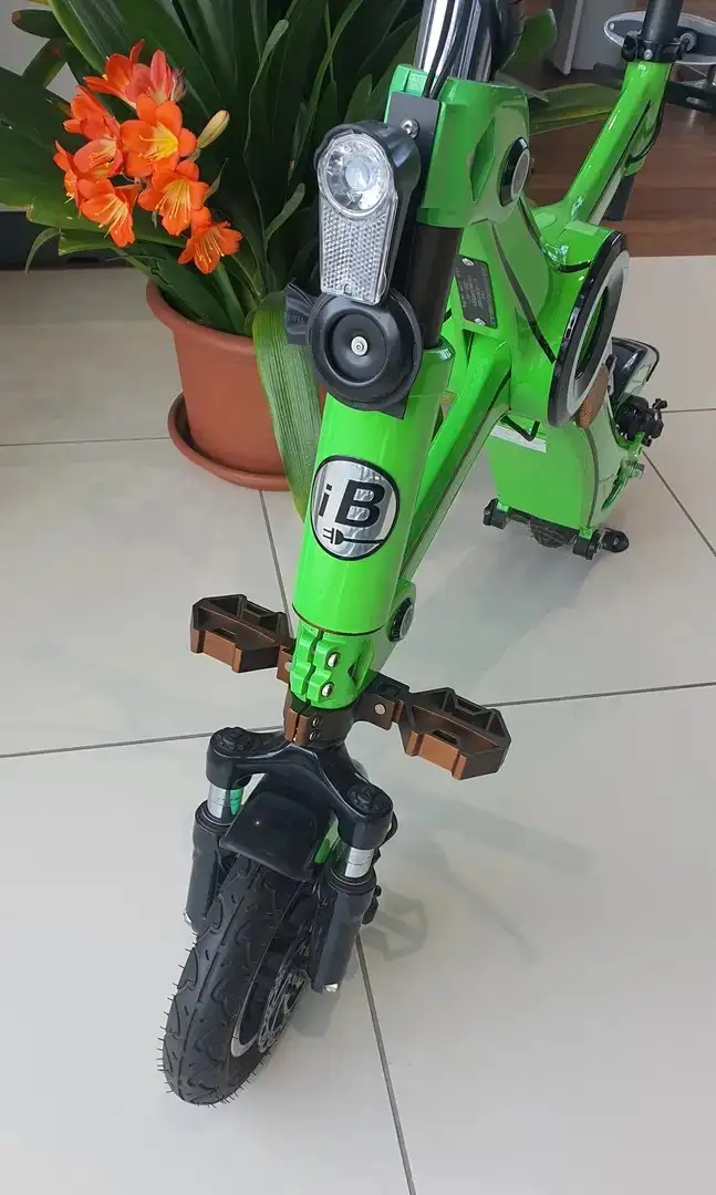 Diğerleri Universal iB Uebler E-Scooter 250W/8,7Ah/20km/h/ca. 20km Yeşil - 2