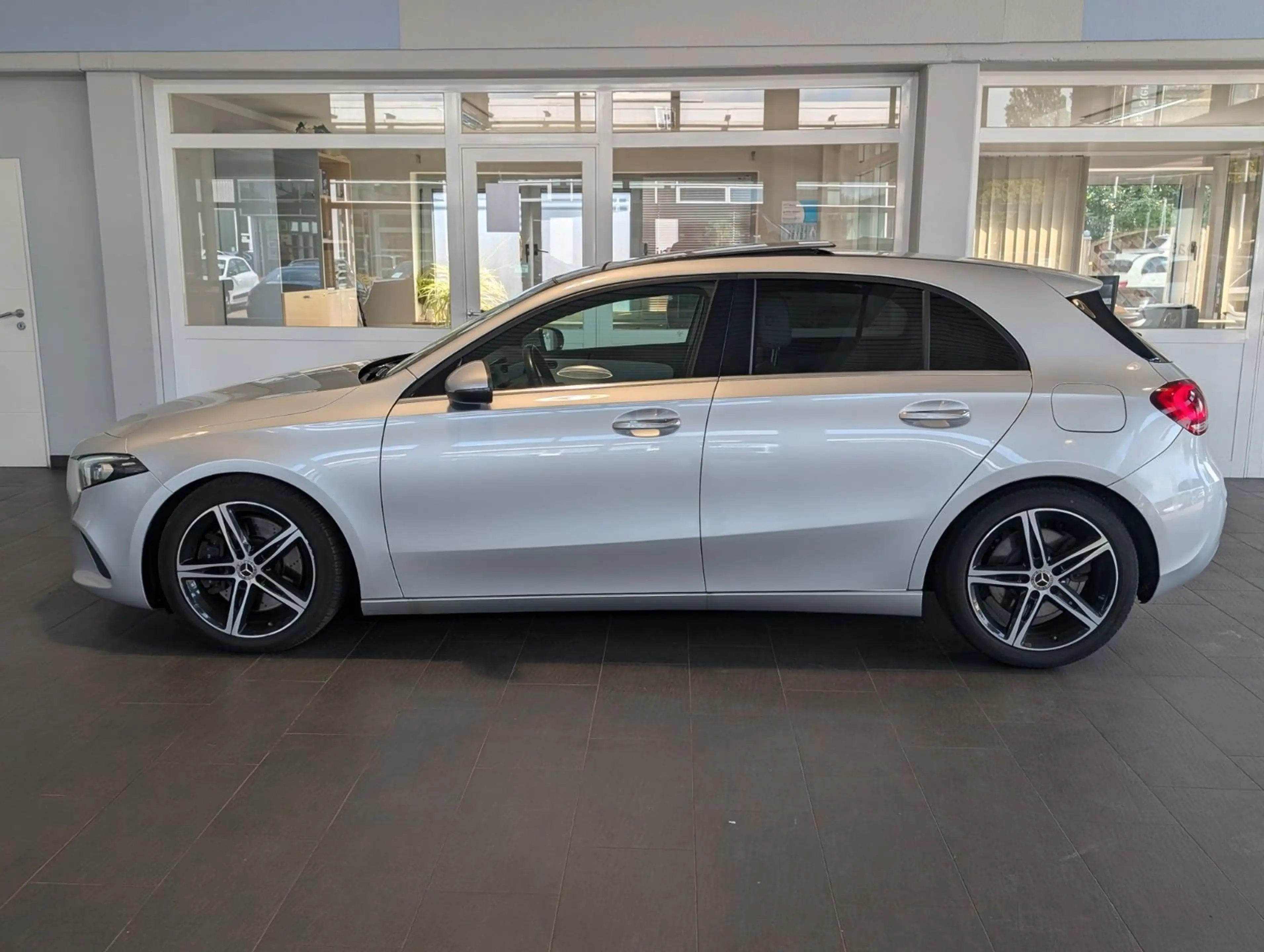 Mercedes-Benz A 200 d*LED*ACC*AHK*Panorama*KAM*