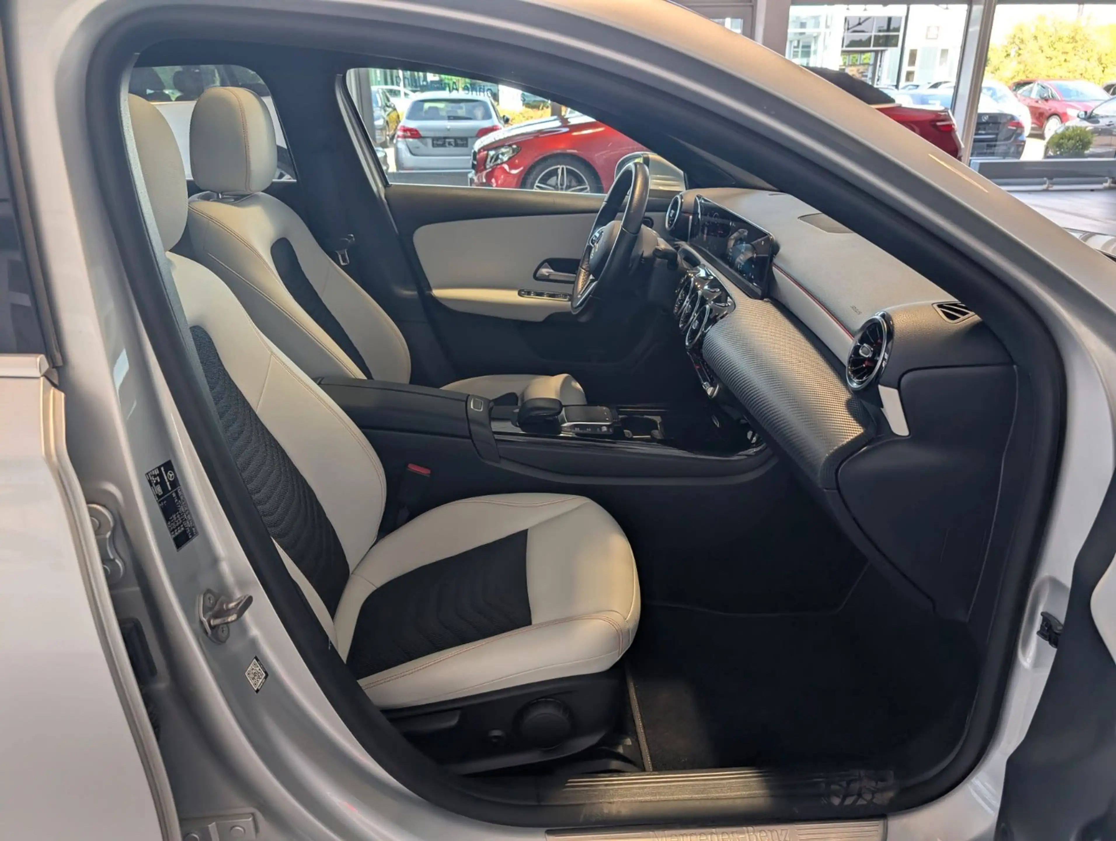 Mercedes-Benz A 200 d*LED*ACC*AHK*Panorama*KAM* — photo 4