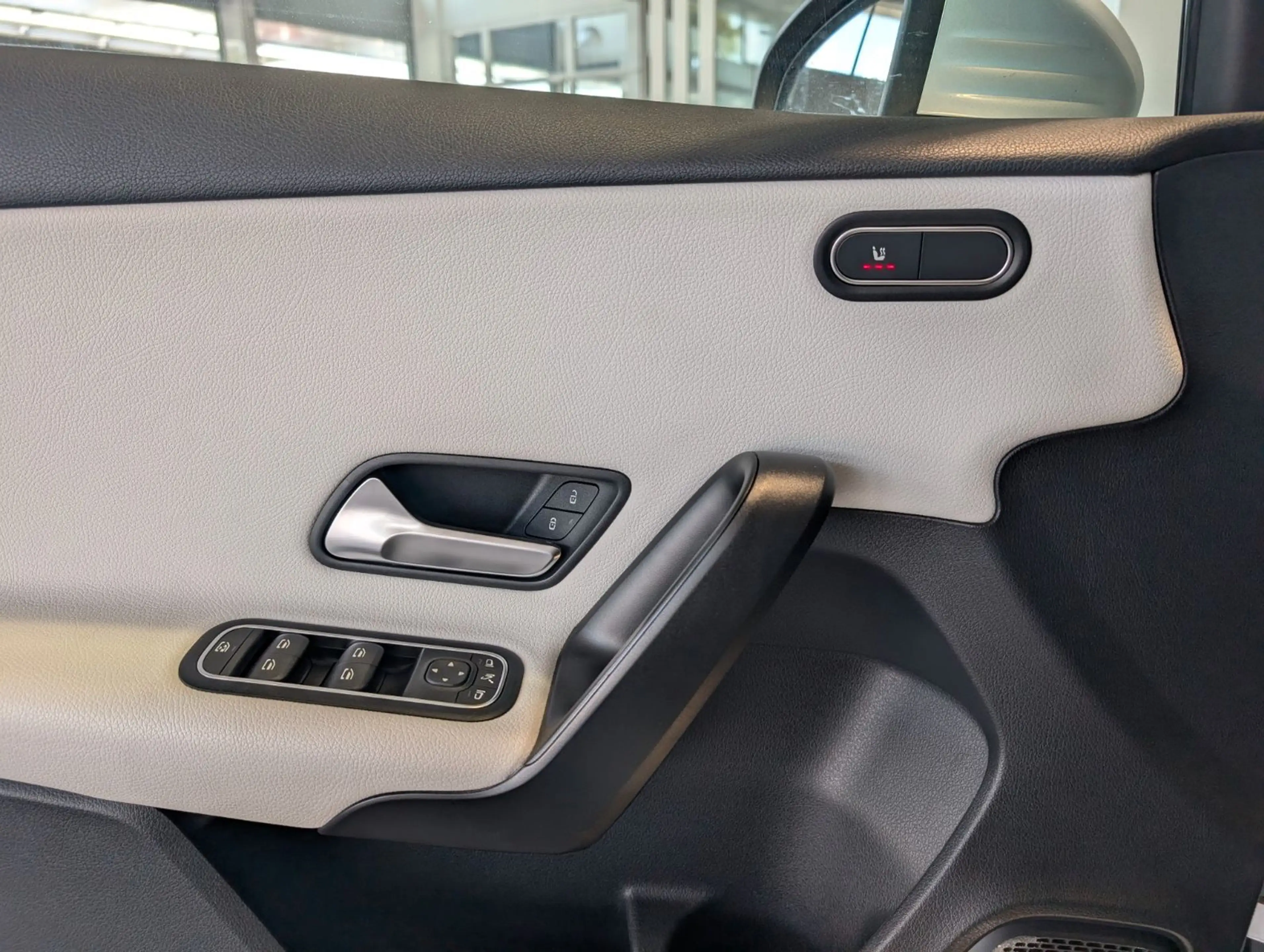 Mercedes-Benz A 200 d*LED*ACC*AHK*Panorama*KAM* — photo 7