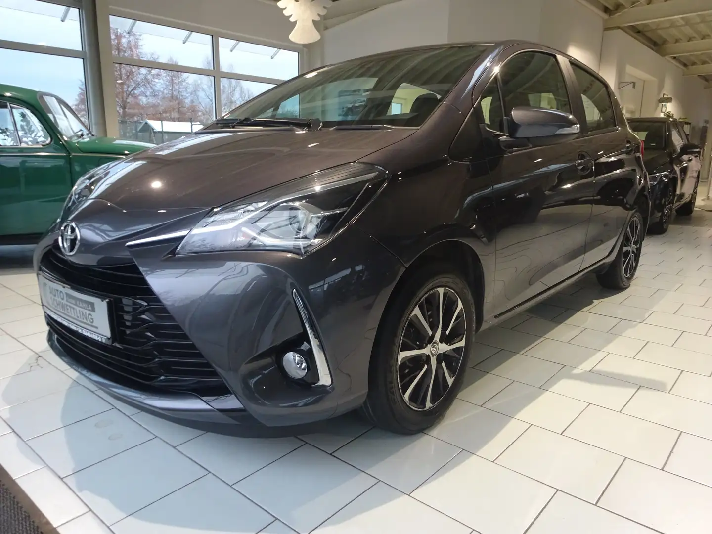 Toyota Yaris Yaris  5-Türer 1,5-Dual-VVT-iE Team Deutschland Grey - 2