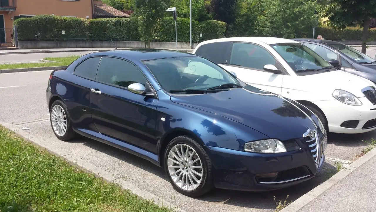 Alfa Romeo GT 1.9 jtd mjt Luxury — photo 1 of 7